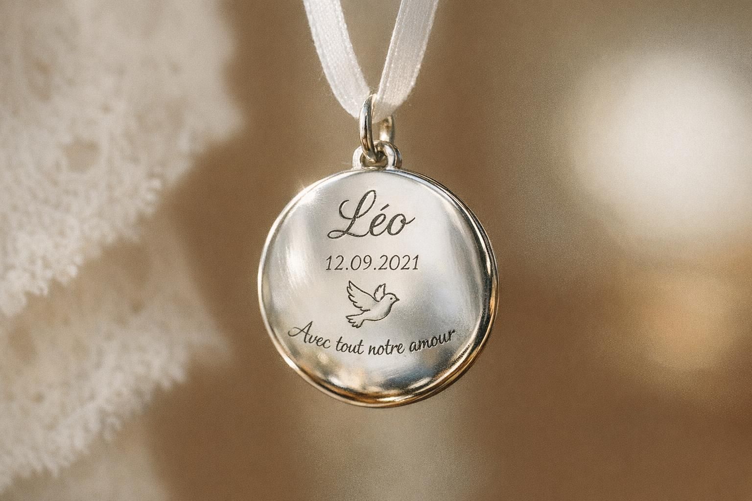 découvrez des idées originales et significatives pour graver une médaille de baptême, afin de créer un souvenir unique et personnalisé pour ce moment important.